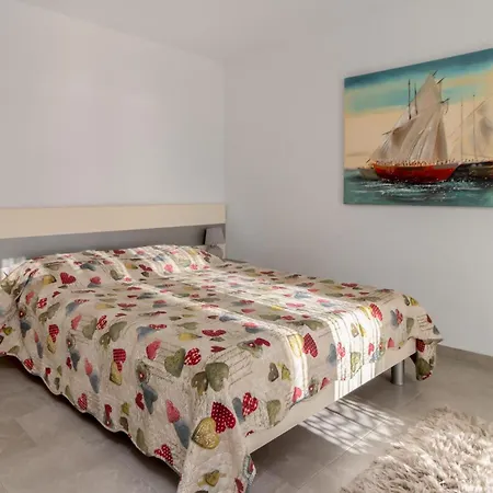 2 Bedroom Cozy In *